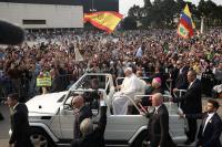 Duzentas mil pessoas recebem o Papa no Santuário de Fátima