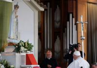 Paz, reclusos, deficientes e peregrinos nas intenções do terço rezado pelo Papa em Fátima
