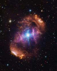 Uma nebulosa bonita mas com uma história violenta: choque de estrelas desvenda mistério estelar