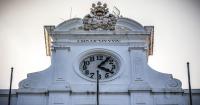 Relógio monumental volta a ‘dar horas’ nos Paços do Concelho (c/fotos)