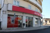 Banco Santander vai manter caixa ATM, para já
