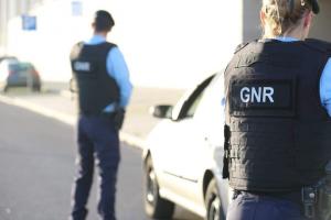 Covid-19: GNR encerra festa ilegal com 17 pessoas em Rio Maior