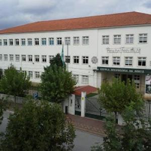 Alunos da Sertã fecham escola secundária em protesto por atraso de obras