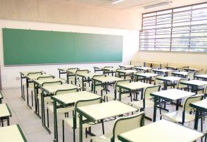 Covid-19: Governo anuncia dia 30 calendário para reabertura das aulas presenciais nos 11.º e 12.º anos