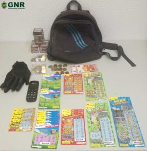 GNR detém homem de 21 anos por furto em estabelecimento comercial 