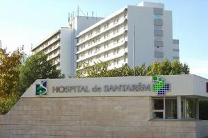Covid-19: Anestesista infetada obriga Hospital de Santarém a desviar grávidas urgentes 