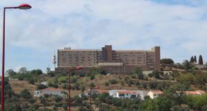 Covid-19: Hospital de Abrantes abre nova área só para utentes de lares