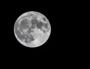 Hoje há Super Lua e pode vê-la de casa (C/ ÁUDIO) 