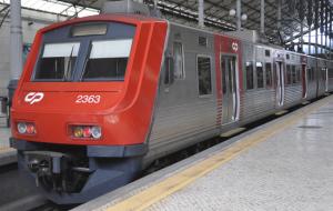 Unidade recuperada no Entroncamento vai reforçar comboios na Linha de Sintra