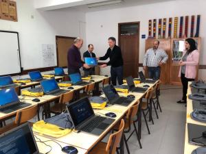 Mação: Câmara entrega computadores e routers a alunos 