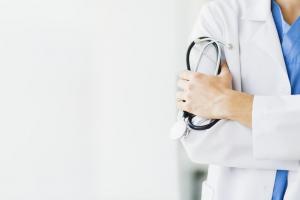 Saúde: Rácio de médicos e enfermeiros por habitante aumentou