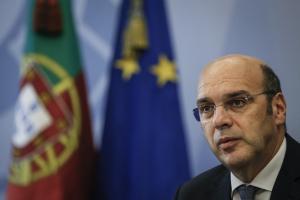 Covid-19: Ministro da Economia diz que Portugal vai regressar ao trabalho mas com regras exigentes